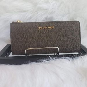 Michael Kors jet set travel wallet